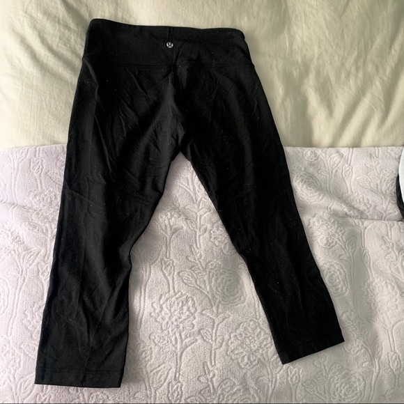 lululemon athletica Pants - Lululemon cropped wunder under leggings!